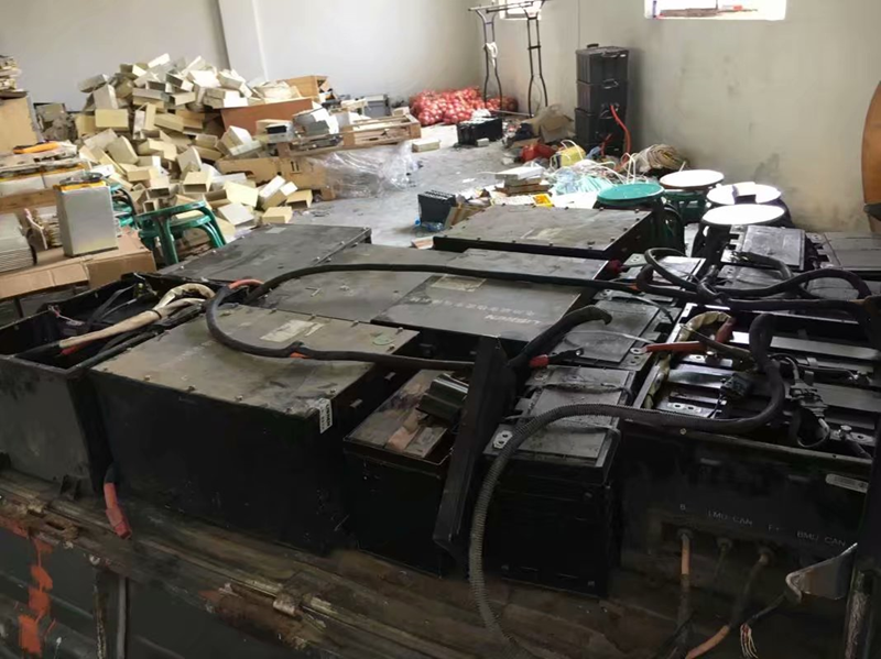 回收某客戶電池現(xiàn)場(chǎng)